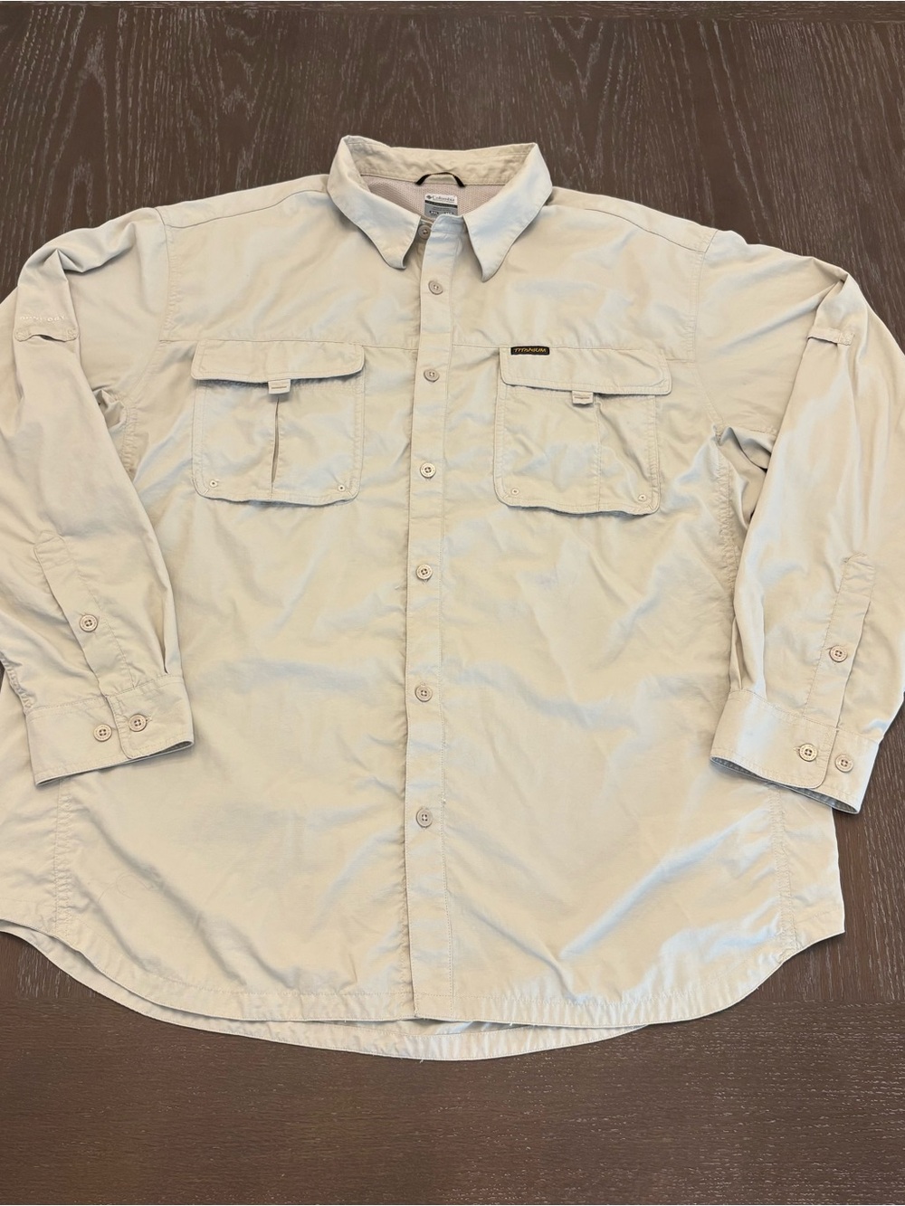 Columbia Titanium Men's Casual Button-Down Shirt in Khaki with Side vents XXL